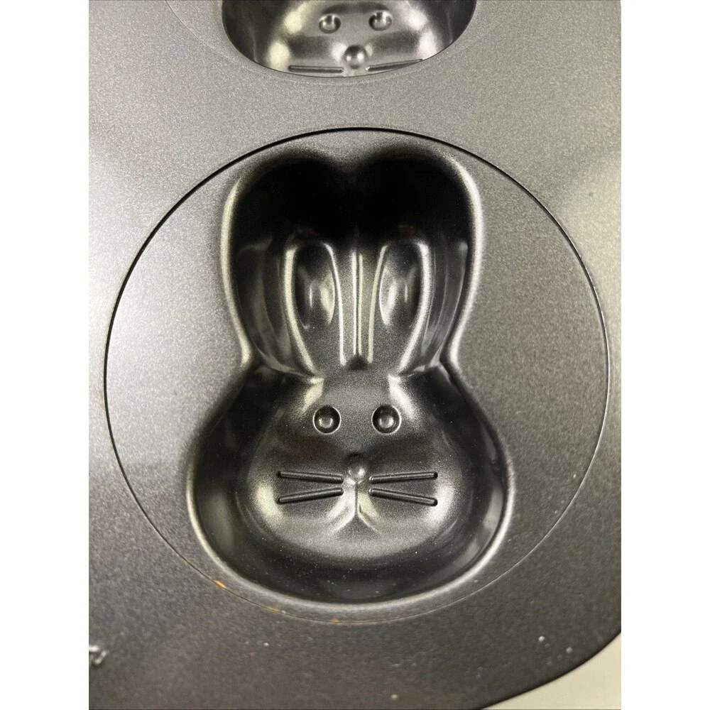 Wilton 3D Easter Baking Pan 6 Bunny's Heads